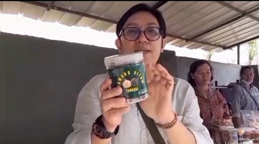 ibu Lena PAKAI